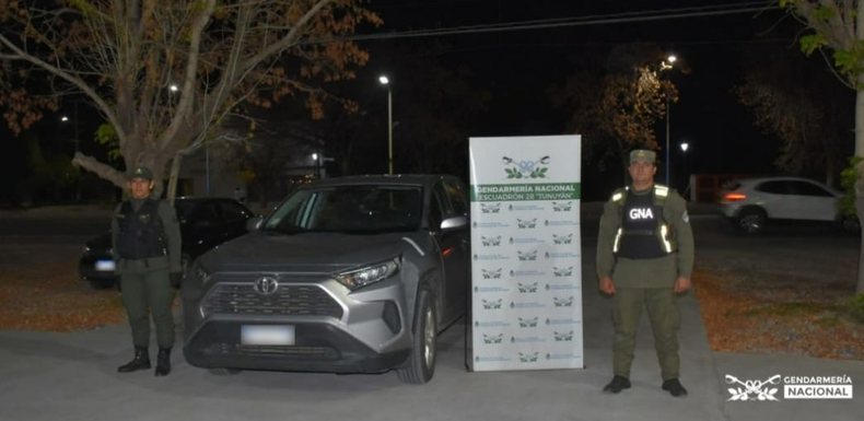 Efectivos de Gendarmería del Grupo Operativo de Investigaciones y Procedimientos determinaron que la patente correspondía a otro modelo de Toyota (SW4).