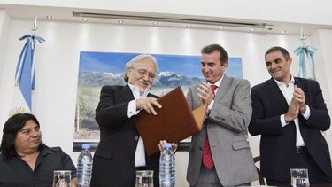 Sitio Andino | reconocimiento al cantautor Carlos Pocho Sosa por sus 50 años de trayectoria. Salón Patricias, Cuarto Piso de Casa de Gobierno., paco perez, chentorbi
