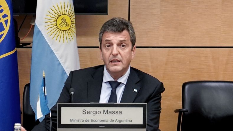 Massa adelantó que habrá congelamiento de precios por cuatro meses.