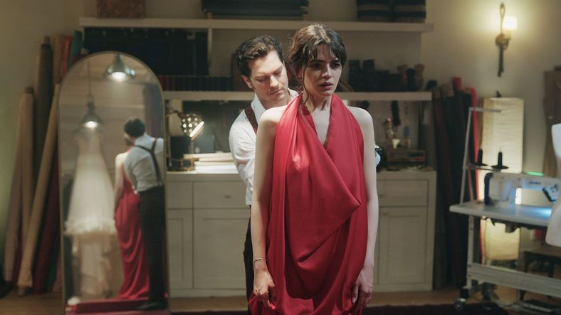 Netflix: la miniserie muy subida de tono sobre un romance prohibido.