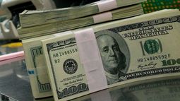 El blue llegó a $13,15 y marcó un nuevo récord en un mercado decidido a dolarizarse