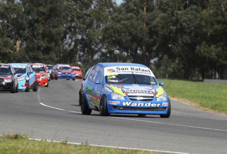 16 10ma fecha. Turismo Pista Nacional. Matías Antolín con un brillante trabajo ganó la 2ª serie de la clase 3 en Río IV, Córdoba. Domingo 13 11 16