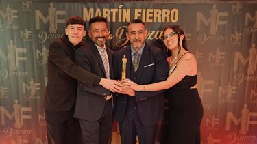 Martín Fierro a la Danza: una escuela de la provincia de Mendoza se alzó con la estatuilla. Martín Fierro a la Danza: una escuela de la provincia de Mendoza se alzó con la estatuilla.