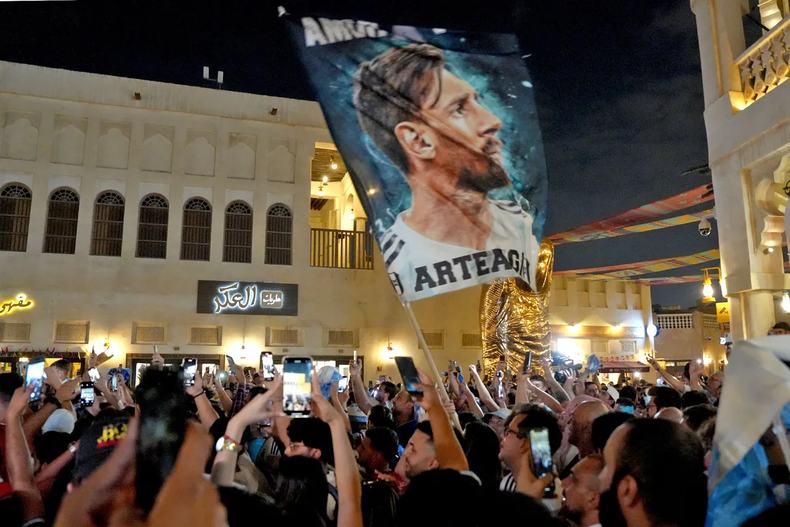 Cientos de argentinos como todo el Mudnial apostando por un banderazo de apoyo.