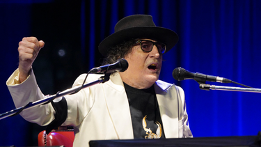 Charly reapareció públicamente tras su festejo de cumpleaños.