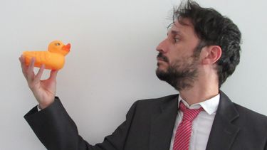 Diego Flores presentará su obra este martes en el Teatro Independencia.