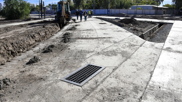 La obra de hormigonado sobre el carril Mathus Hoyos, avanza raudamente