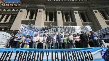 La conduccpin de la CGT frente al Palacio de Tribunales en la presentación de la cautelar contra la Reforma Laboral La conduccpin de la CGT frente al Palacio de Tribunales en la presentación de la cautelar contra la Reforma Laboral