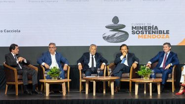 Los gobernadores que integran la mesa del cobre vuelven a Mendoza. Los gobernadores que integran la mesa del cobre vuelven a Mendoza.