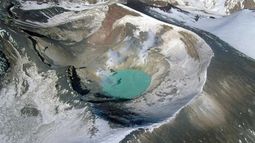 El volcán Tupungatito está ubicado en el límite entre Mendoza y Chile, por lo que una posible erupción volcánica podría afectar a ambos países.