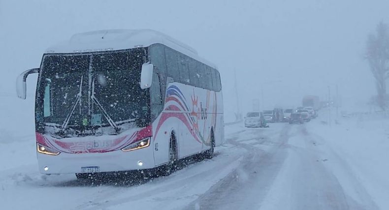 Nevada en cercanías a Las Leñas (Foto gentileza Dirección Vialidad Provincial)