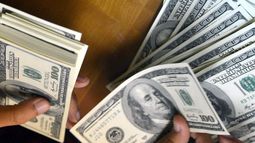 El dólar oficial cerró a $ 106,09 y los dólares bursátiles operan con altibajos
