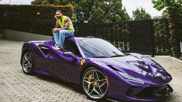 Maluma mostró su nueva Ferrari.