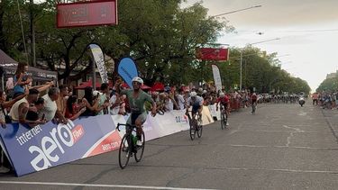 Desde Chivilcoy llegó el flamente ganador del día en la Vuelta de Mendoza en el sur. Desde Chivilcoy llegó el flamente ganador del día en la Vuelta de Mendoza en el sur.