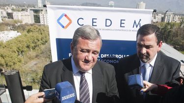 Sitio Andino | conferencia CEDEM, Centro estudiso desarrollo estratégico de Mendoza, lanzamiento candidato a gobernador, frente para la victoria