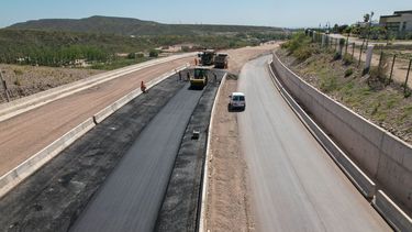 Vialidad Provincial avanza sobre el pavimentado de la nueva traza de la Ruta Provincial 82.