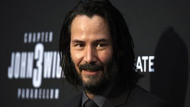Keanu Reeves fue interceptado por un fan.&nbsp;