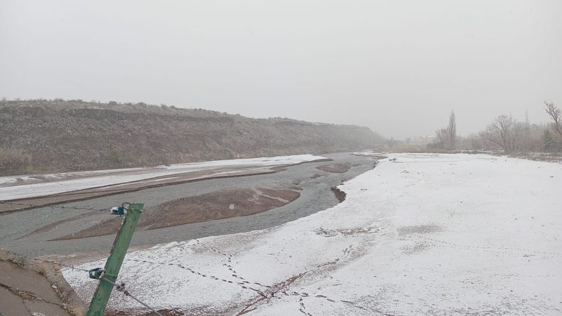 Postales invernales tras el ingreso de la ola polar en el Dique Galileo Vitali.