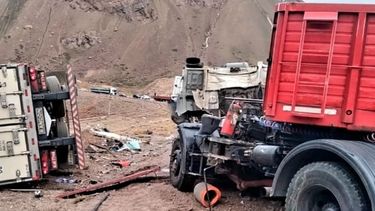 un muerto tras un violento choque de camiones en alta montana