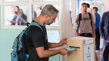 PASO 2023: este sábado comienza la prohibición de publicar encuestas o sondeos de opinión.