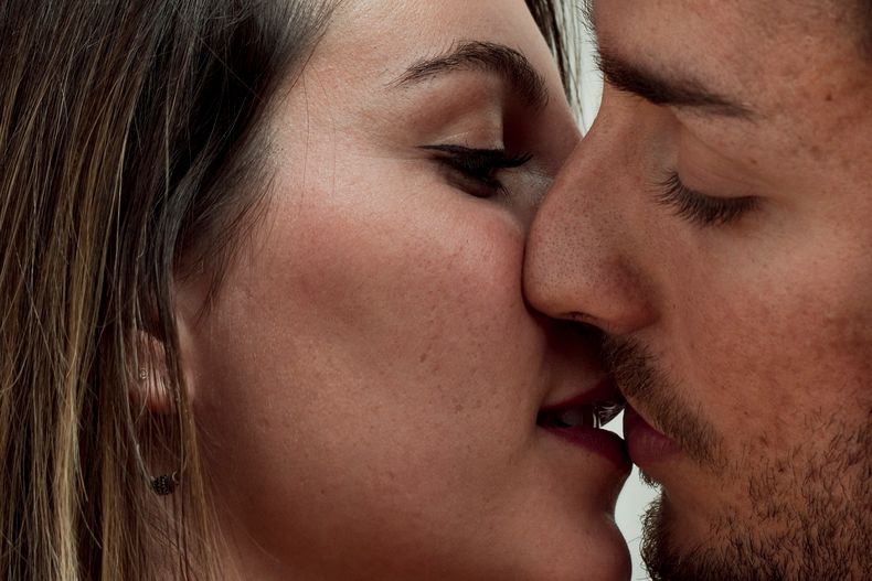 13 de abril: Día Internacional del Beso.