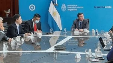 El presidente de YPF se reunió con el mayor fabricante chino de baterías de litio