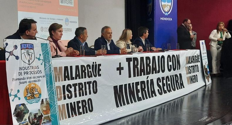 El gobernador Alfredo Cornejo se reunió con el intendente de Malargüe, Celso Jaque, tras anunciar el desvío de fondos de Portezuelo del Viento.