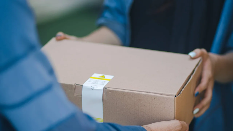 Tierra del Fuego o Amazon vía courier: dónde conviene comprar tecnología