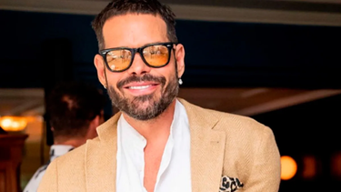 Falleció el crítico de moda Mariano Caprarola, a los 49 años