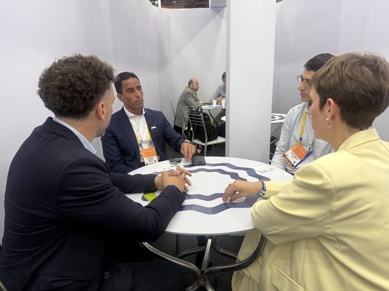 Mendoza llevó a Brasil su cartera de proyectos de petróleo y gas en busca de inversiones