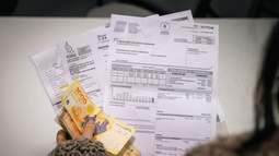 Los argentinos ven que su salario no alcanzan y crece el endeudamiento