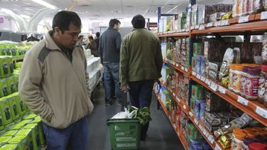 El consumo de los hogares cae 4% en el primer semestre