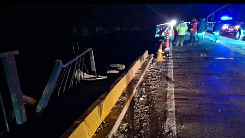 Cierran el Paso Los Libertadores por un accidente vial que afectó el puente del río Mendoza.