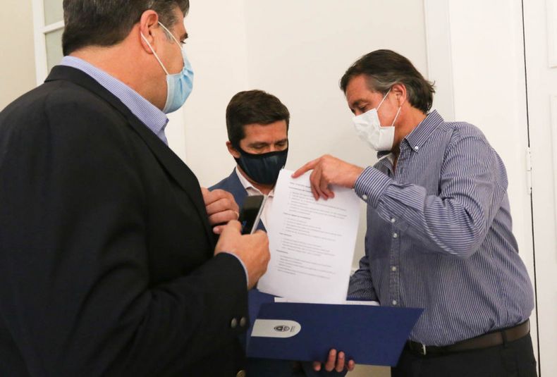 Ibañez entrega lista actualizada de vacunados en mendoza