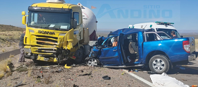 Entre los 3 muertos que circulaban en la camioneta a raíz del choque está una niña.