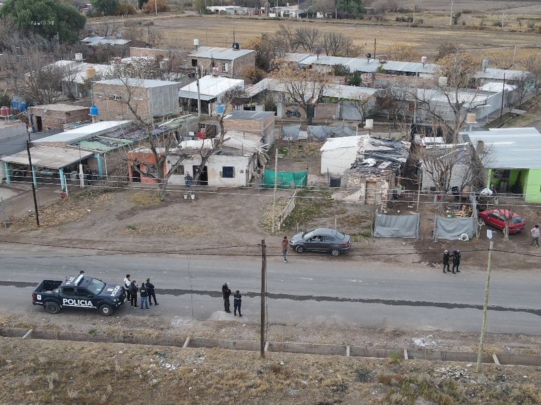 El allanamiento terminó con dos detenidos.