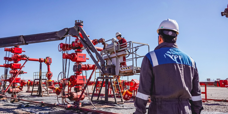 YPF lanzó una recompra de acciones que luego serán utilizadas para programas de compensación y retención de su personal jerárquico y técnico profesional