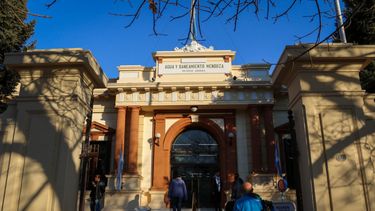 Ahora el agua: Suarez autorizó desde hoy un aumento del 30% de la tarifa en Mendoza