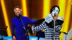 Alejo Llanes, de Alejo y Valentín, junto a Fito Páez.