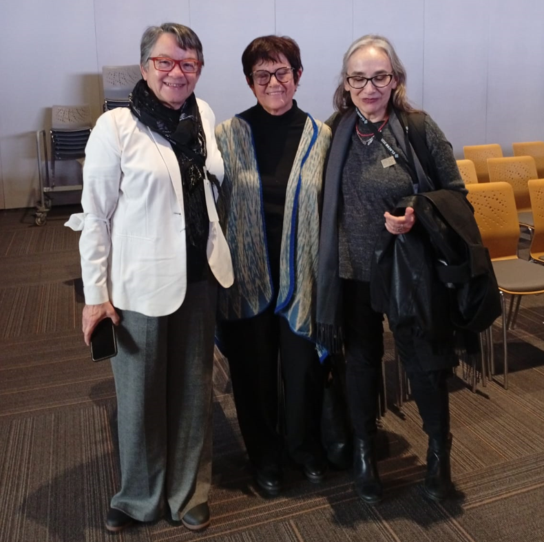 Alejandra junto a Montserrat Sagot y Ana Goetschel. Ambas recibieron el premio de CLACS0 el 10 de junio en Bogotá