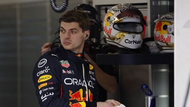 Verstappen pateó el tablero.
