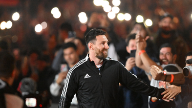 El rosarino Lionel Messi festejó con la gente.
