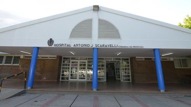 Un motociclista está grave tras chocar contra un camión en San Carlos