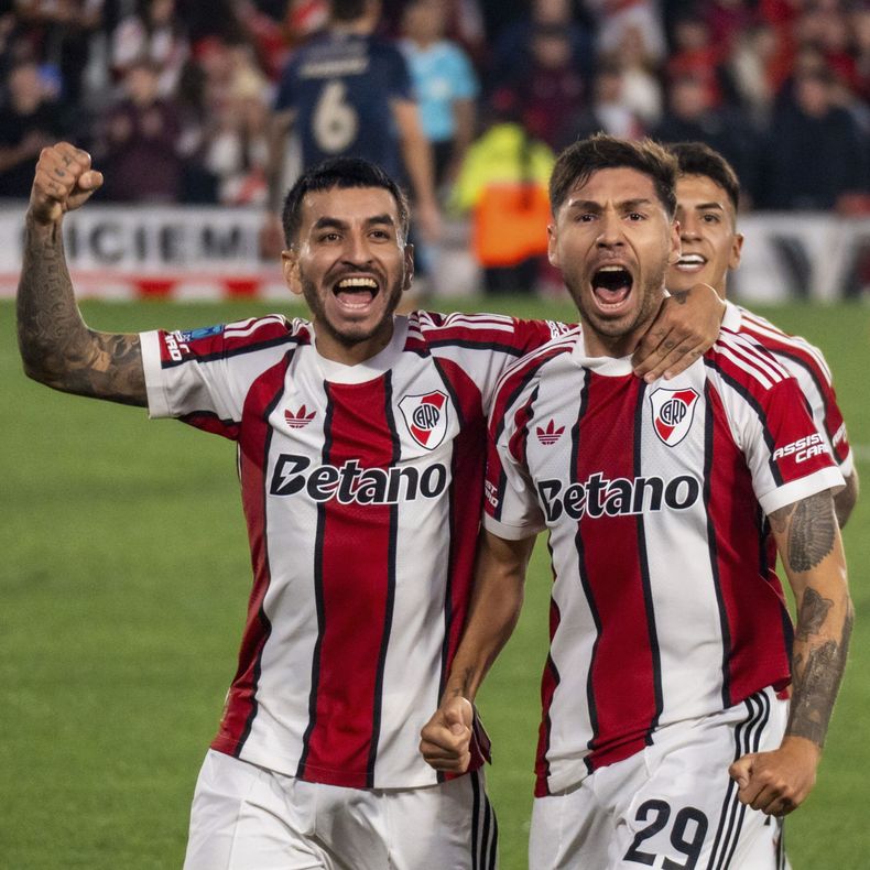 Gonzalo Montiel apareció con tranquilidad, definió con un toque suave contra uno de los palos y logró el 1-0.