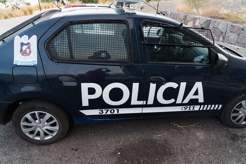 Durante la inspección, los policías se dirigieron a la habitación de la víctima, la cual estaba cerrada con llave