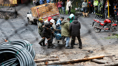 Muertos y desaparecidos por la explosión en una mina de carbón en Colombia.