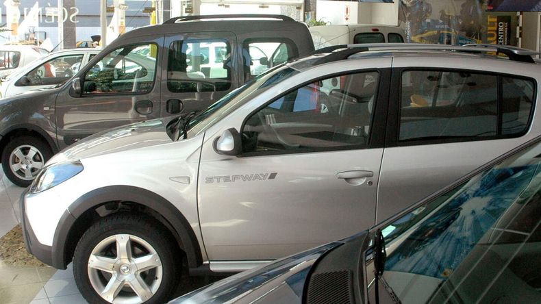 Cuántos sueldos se necesitan hoy para comprar un auto 0km en Argentina