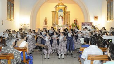 Sitio Andino | Coro de Niños Cantores en la Parroquia de Villa Antigua
