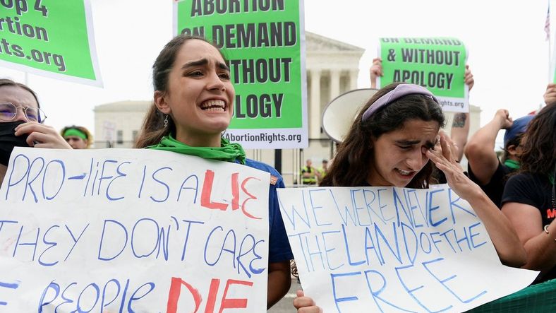 La Corte Suprema de EEUU revocó el derecho al aborto tras anular el fallo Roe vs Wade.