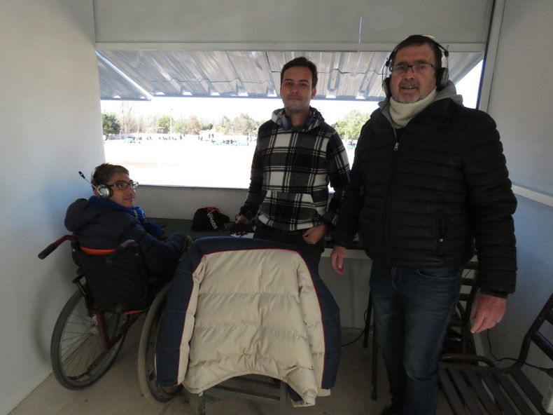 Rincón del Atuel. La prensa instalada en una de las nuevas cabinas de transmisión.